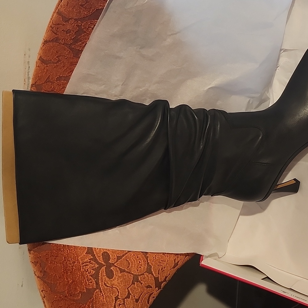 ***BRAND NEW IN BOX 100% Leather** Vince Camuto Black Slouchy Heeled Boots - Picture 8 of 11